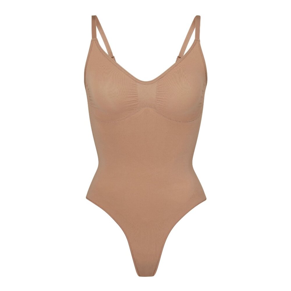 NWOT SKIMS SEAMLESS SCULPT THONG BODYSUIT - SIENNA